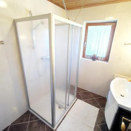 Nyaraló In Near Paradise *