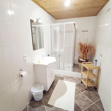 In Near Paradise Nyaraló Hippach