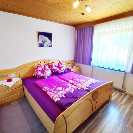 In Near Paradise Nyaraló *